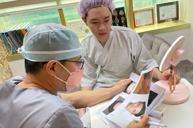 男生隆鼻，男生隆鼻案例，三段式隆鼻，半自肋隆鼻，楊學穎醫師，台中隆鼻，男生隆鼻dcard，男性隆鼻，縮唇，台中縮唇，縮唇手術，縮唇案例，隆鼻男，術後，男生隆鼻PTT，隆鼻諮詢過程